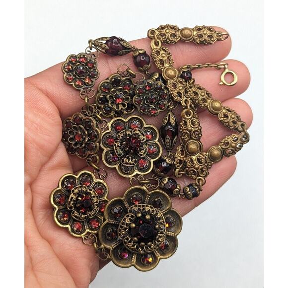Vtg Western West Germany Or Czech Red Rhinestone Brass Tone Flower Necklace ** - Picture 9 of 11